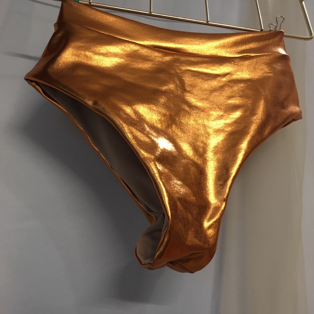 High waist Bottom cheeky scrunch with no trim